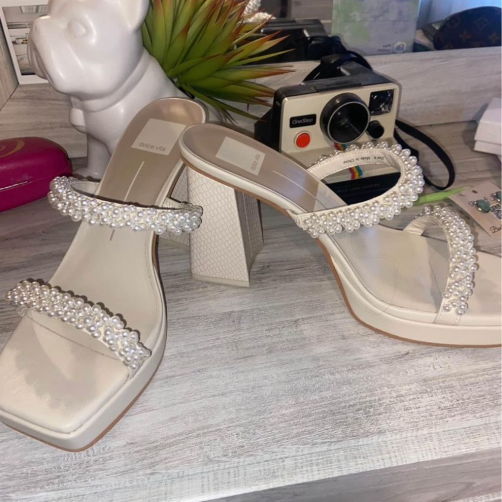 Dolce Vita bridal heels. Women’s size 8. Color white.